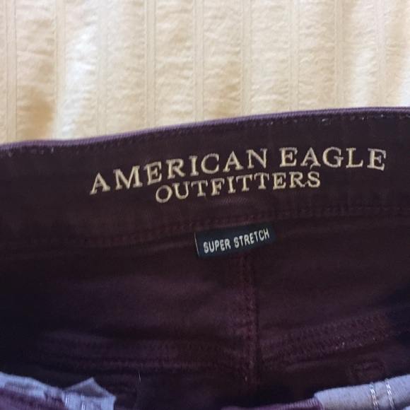 AMERICAN EAGLE BURGUNDY SHORTS - Picture 2 of 3